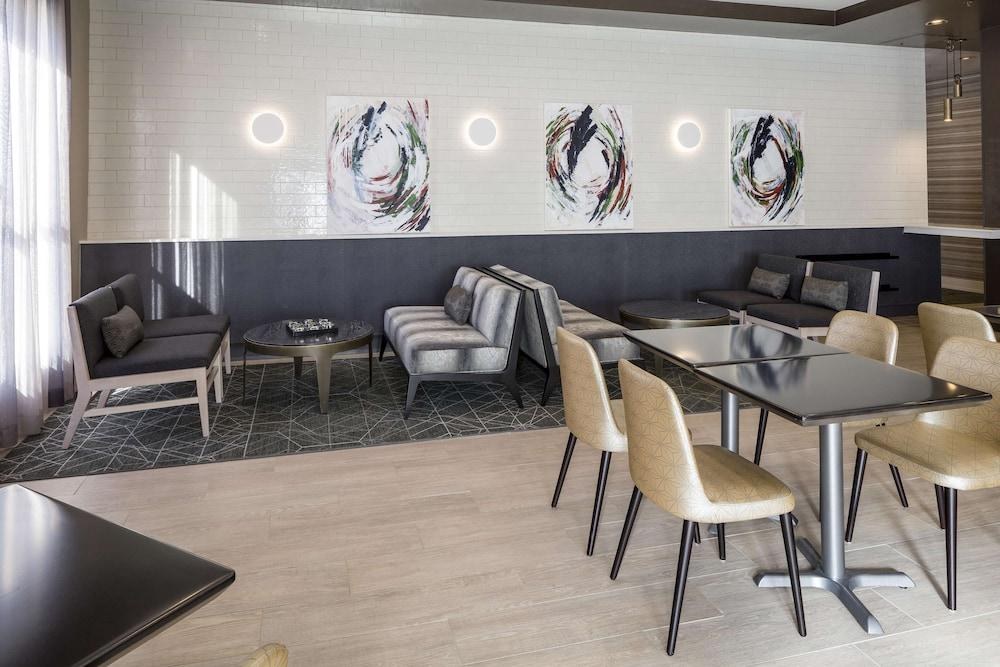 DOUBLETREE BY HILTON BOSTON LOGAN AIRPORT CHELSEA photo 3