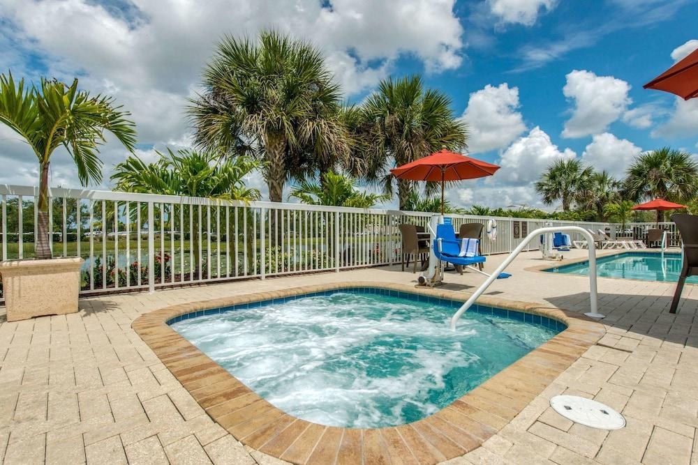 COMFORT SUITES SARASOTA photo 2