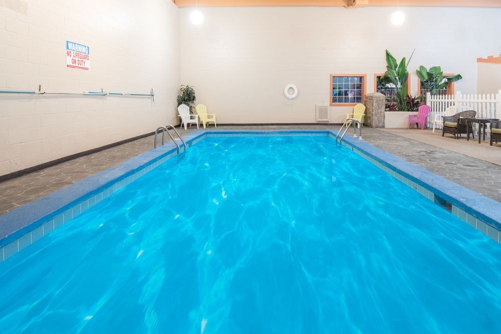KNIGHTS INN AND SUITES GRAND FORKS
