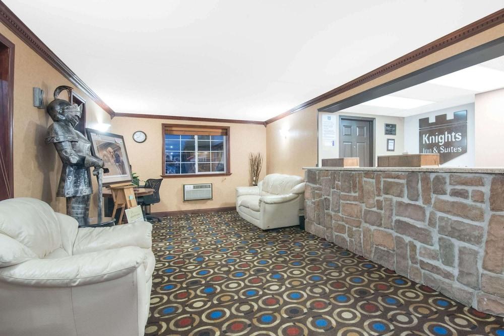 KNIGHTS INN AND SUITES GRAND FORKS photo 2