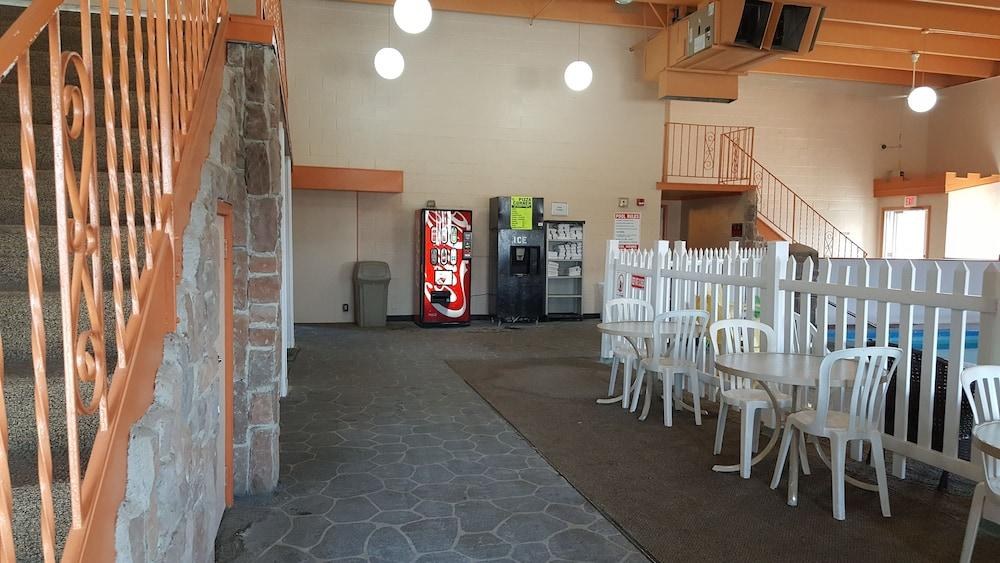KNIGHTS INN AND SUITES GRAND FORKS photo 4