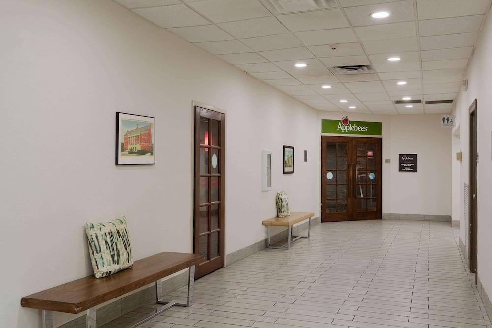 WYNDHAM GARDEN TALLAHASSEE CAPITOL photo 4