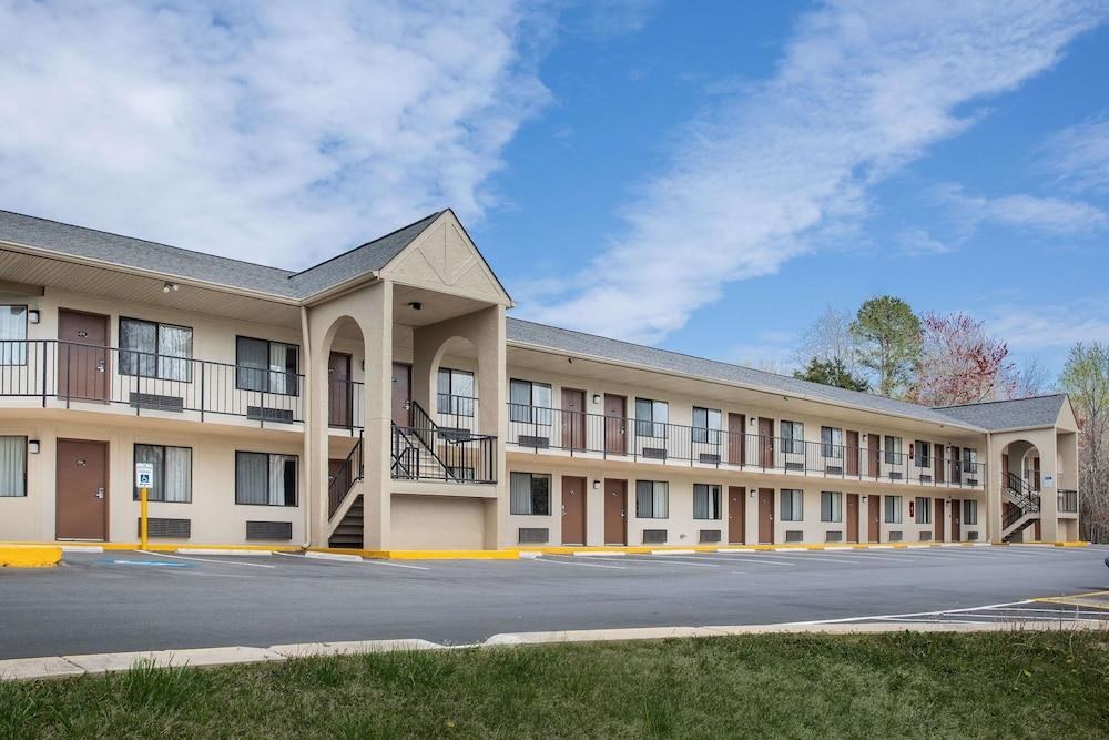 SUPER 8 BY WYNDHAM BURLINGTON NC photo 1