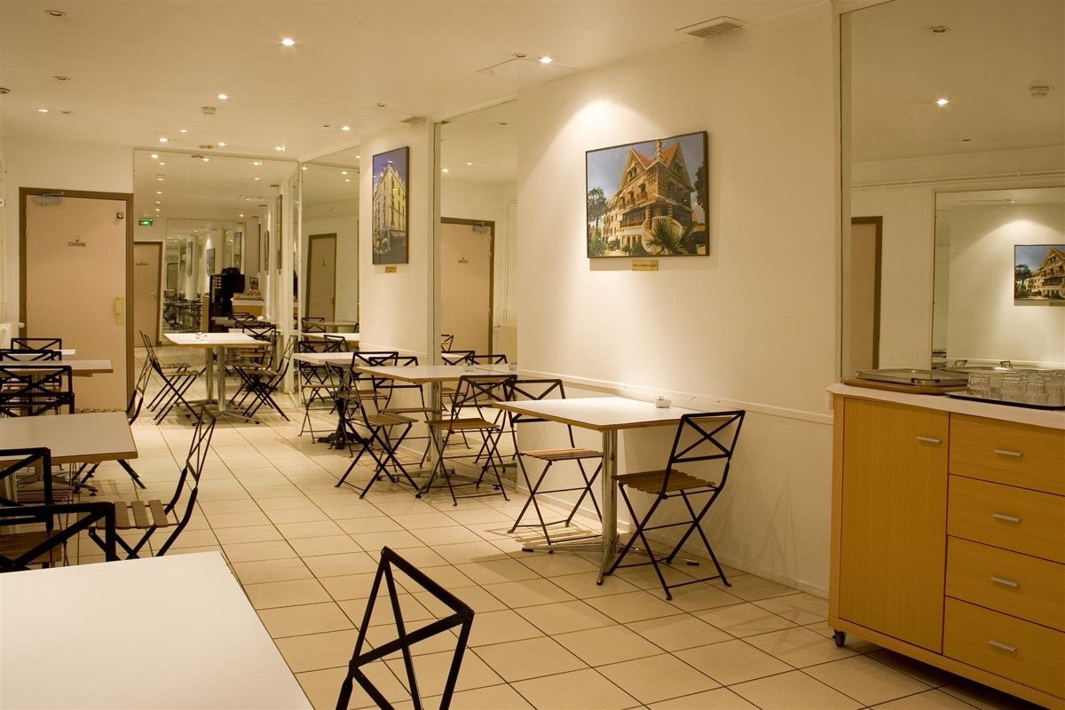 Ours Blanc - Place Victor Hugo