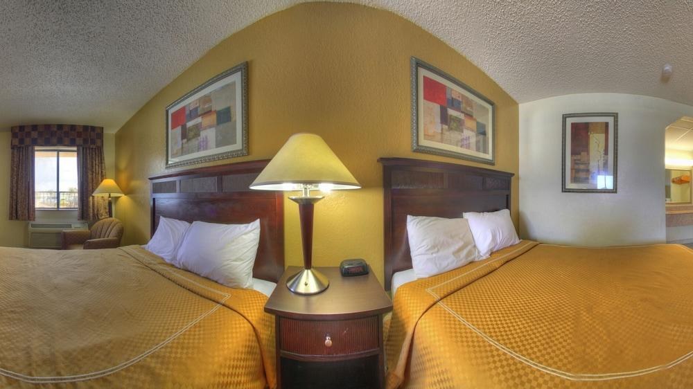 RODEWAY INN photo 2