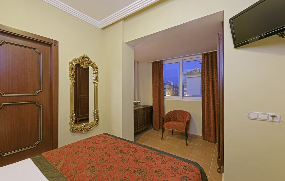 ANTIQUE ROMAN PALACE photo 1