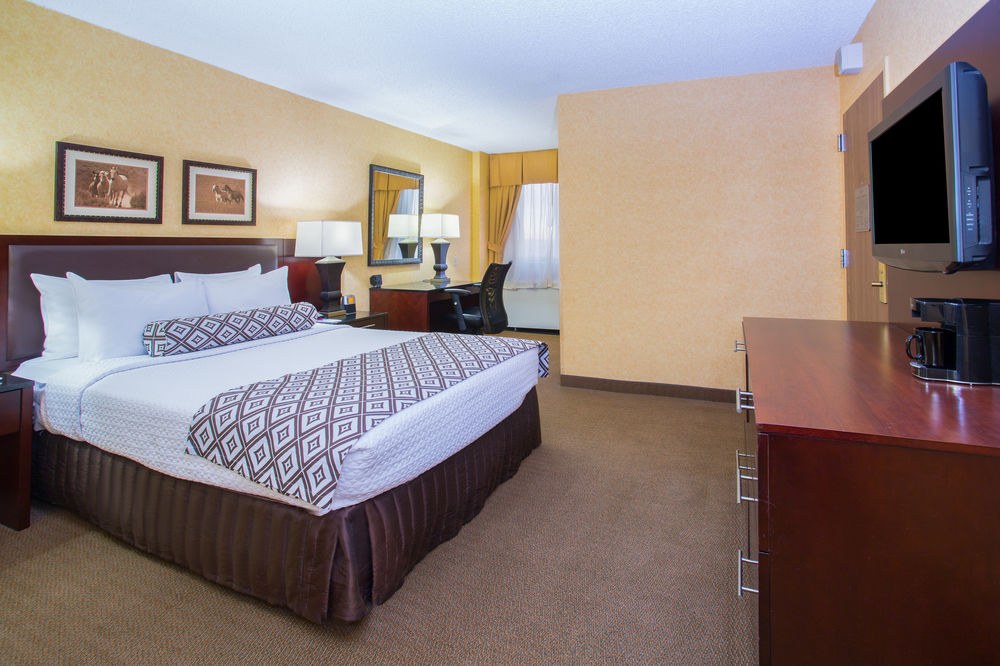 CROWNE PLAZA DENVER AIRPORT CONVENTION CTR photo 1