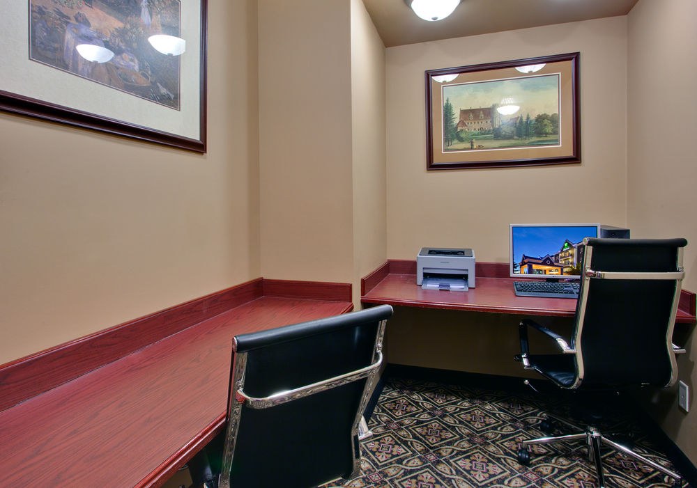 HOLIDAY INN EXPRESS & SUITES SOUTH MACLEOD TRAIL S