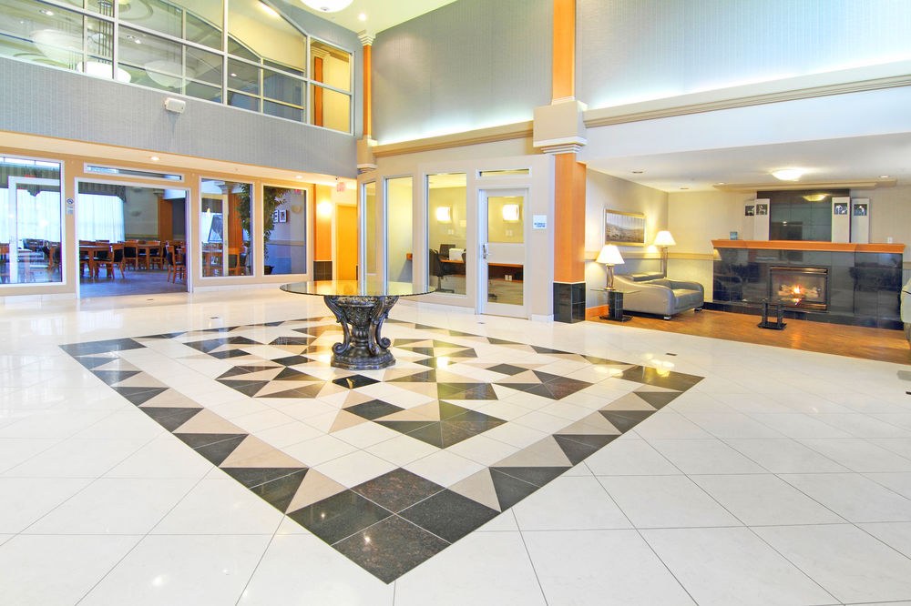 HOLIDAY INN EXPRESS & SUITES SOUTH MACLEOD TRAIL S photo 1