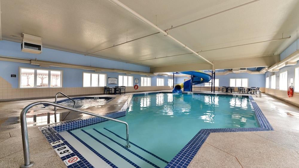 STAYBRIDGE SUITES AIRPORT photo 2