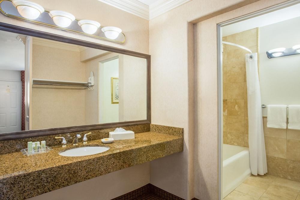 HOLIDAY INN LAGUNA BEACH photo 4
