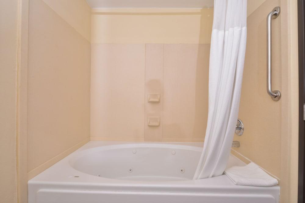 STAYBRIDGE SUITES WEST DES MOINES photo 4