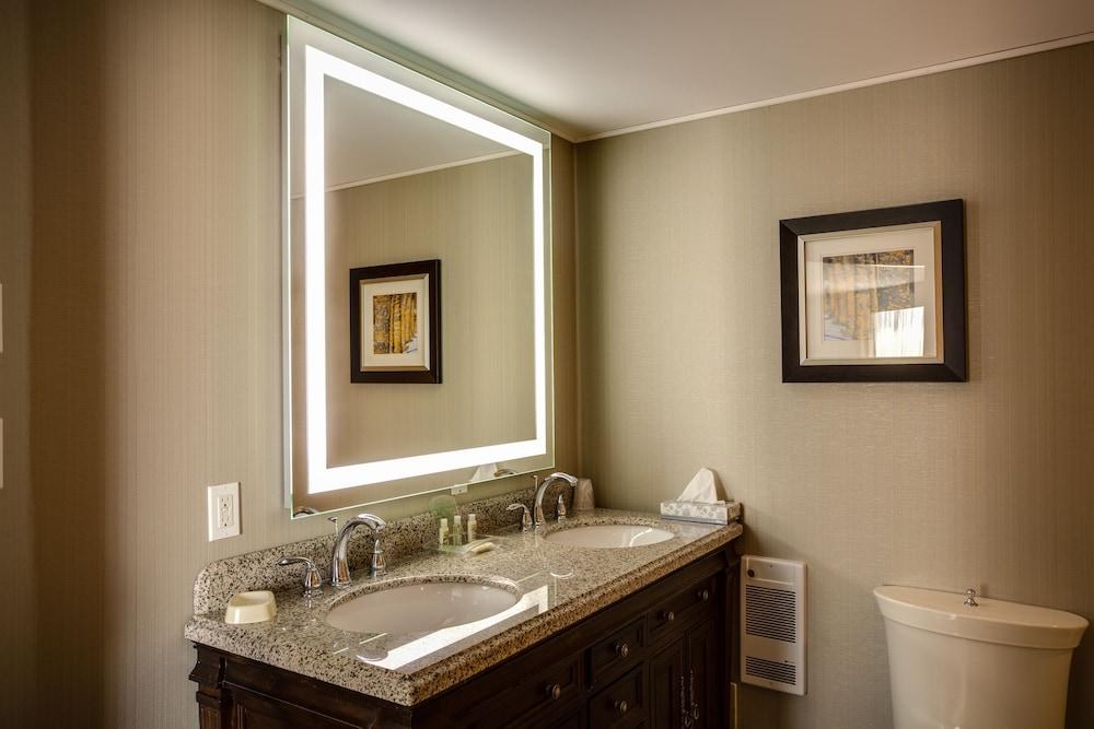 HOLIDAY INN photo 2