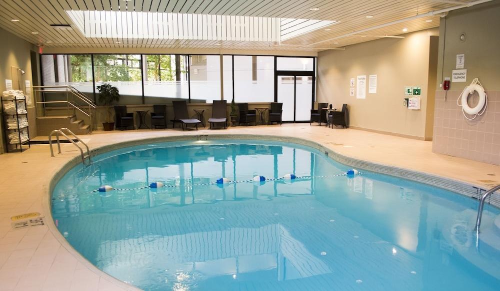 HOLIDAY INN photo 3