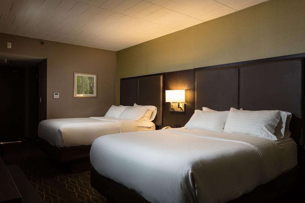 HOLIDAY INN photo 4