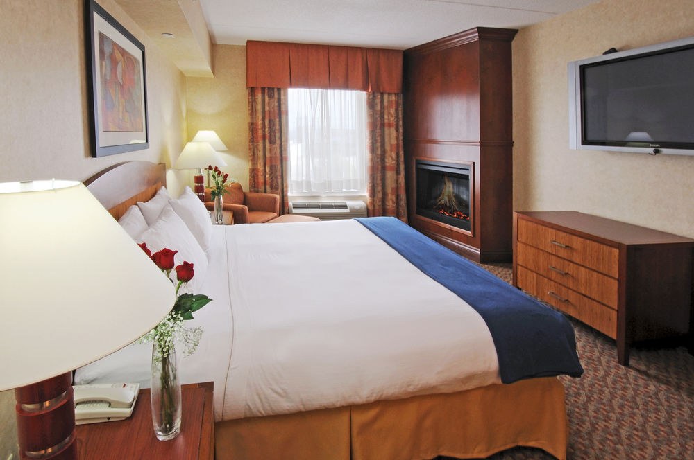 HOLIDAY INN EXPRESS & SUITES BRAMPTON photo 1