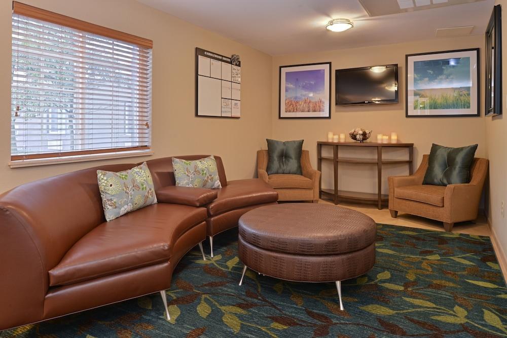 CANDLEWOOD SUITES CHARLESTON - NORTHWOODS photo 4