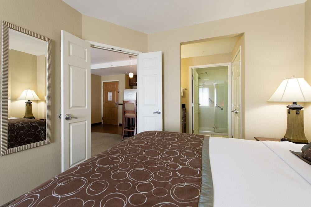 STAYBRIDGE SUITES CHARLESTON-ASHLEY PHOSPHATE photo 4