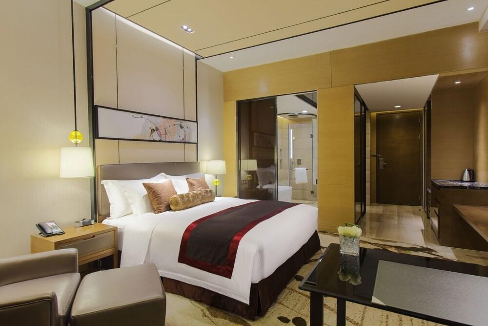 CROWNE PLAZA MEIJIANGNAN photo 2