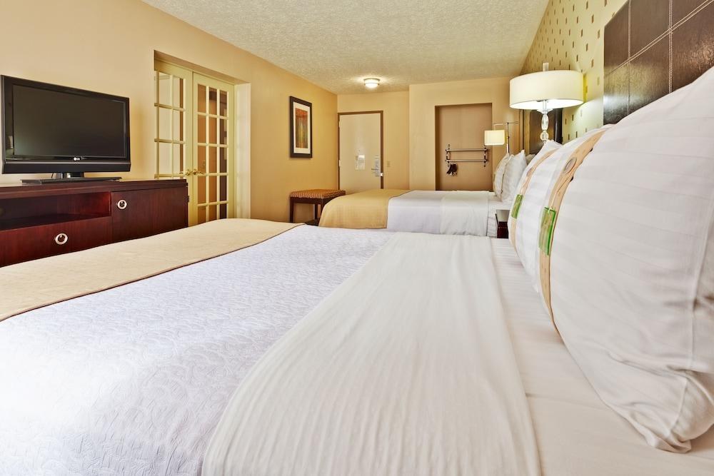 HOLIDAY INN BLOOMINGTON photo 4