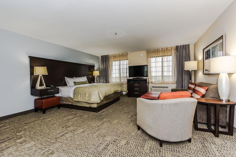 STAYBRIDGE SUITES GRAND FORKS photo 3