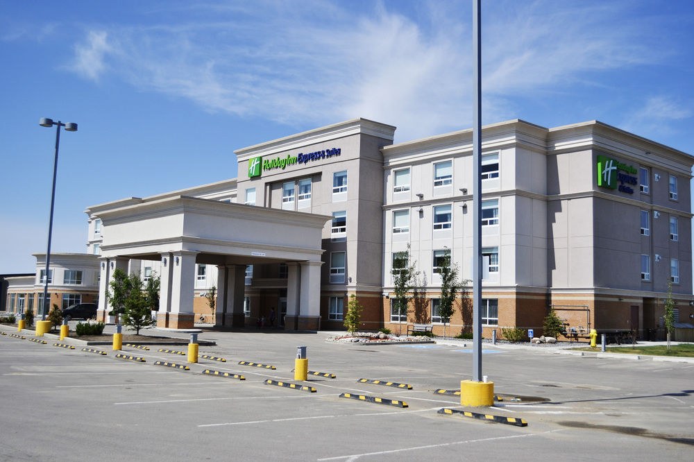 HOLIDAY INN EXPRESS SUITES