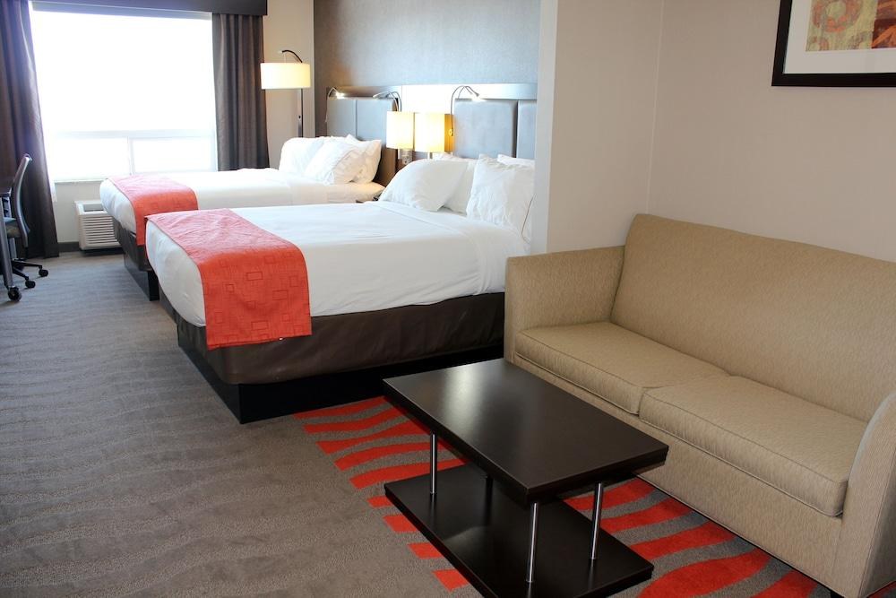 HOLIDAY INN EXPRESS SUITES photo 4
