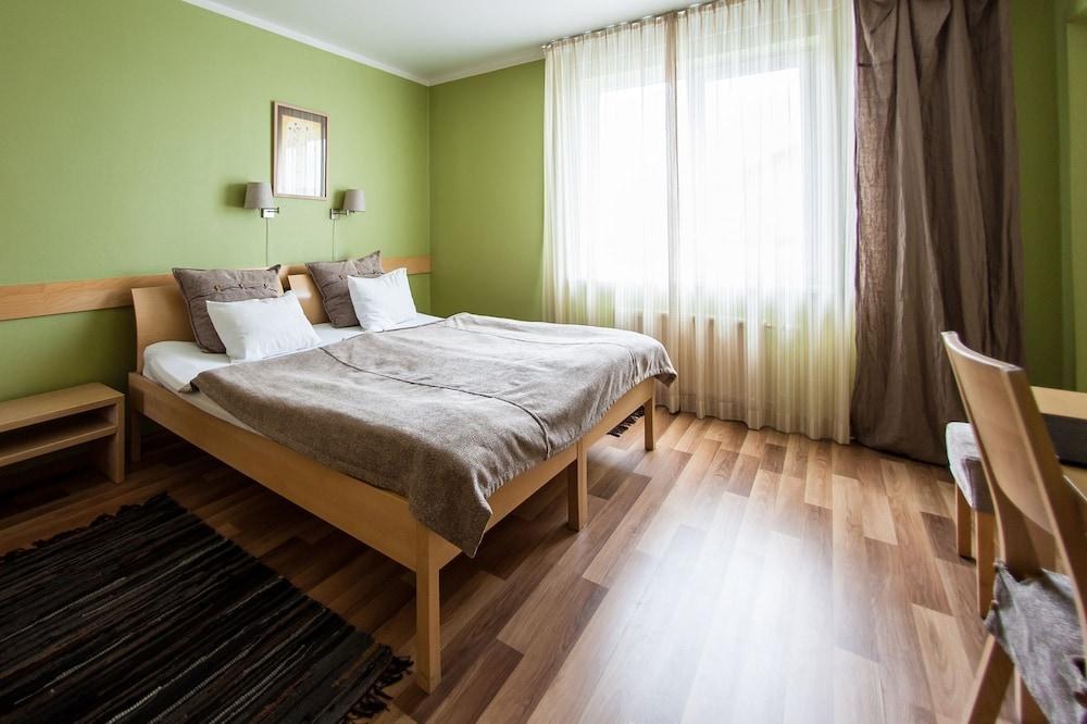 SPA EZERI