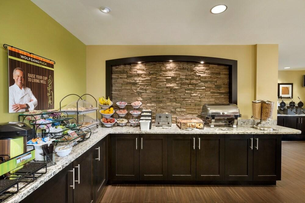 STAYBRIDGE SUITES WEST EDMONTON photo 2