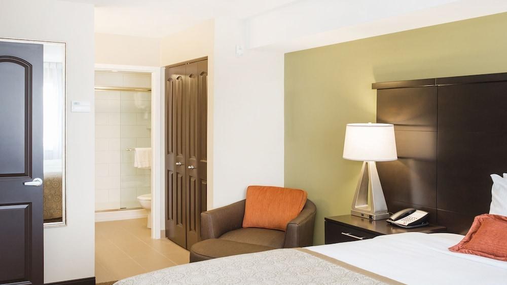 STAYBRIDGE SUITES WEST EDMONTON photo 3