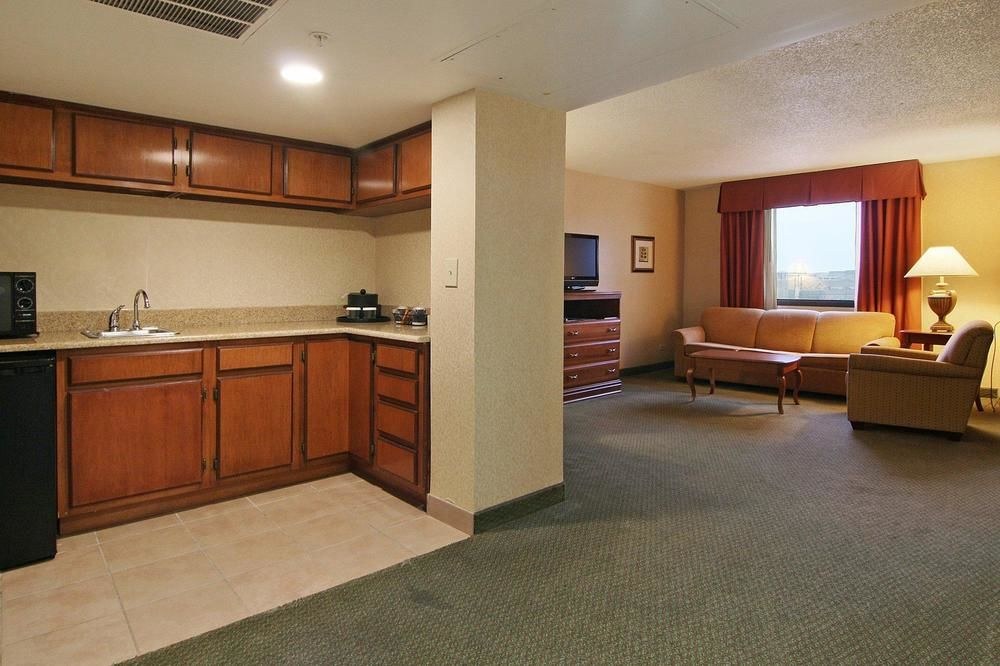 HOLIDAY INN DALLAS MARKET CENTER