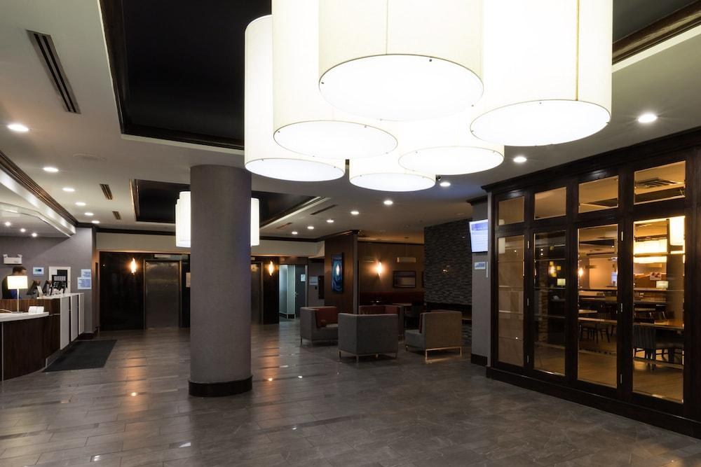 HOLIDAY INN EXPRESS DOWNTOWN photo 2