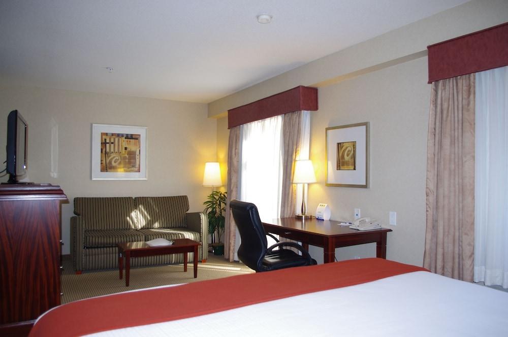 HOLIDAY INN EXPRESS photo 4