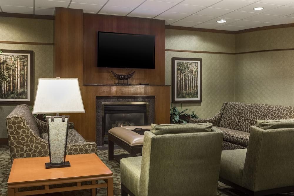 HOLIDAY INN & SUITES DES MOINES-NORTHWEST photo 3