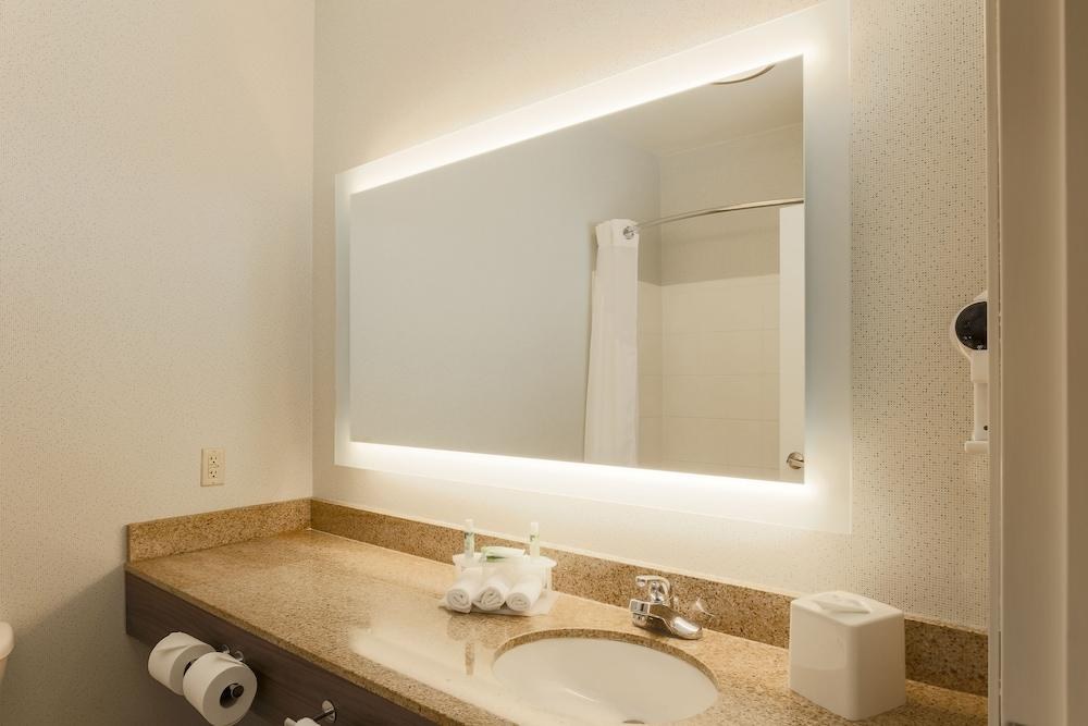 HOLIDAY INN EXPRESS LAS VEGAS - SOUTH photo 3