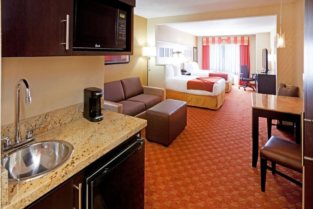 HOLIDAY INN EXPRESS & SUITES DALLAS-NORTH TOLLWAY (N PLANO) photo 3