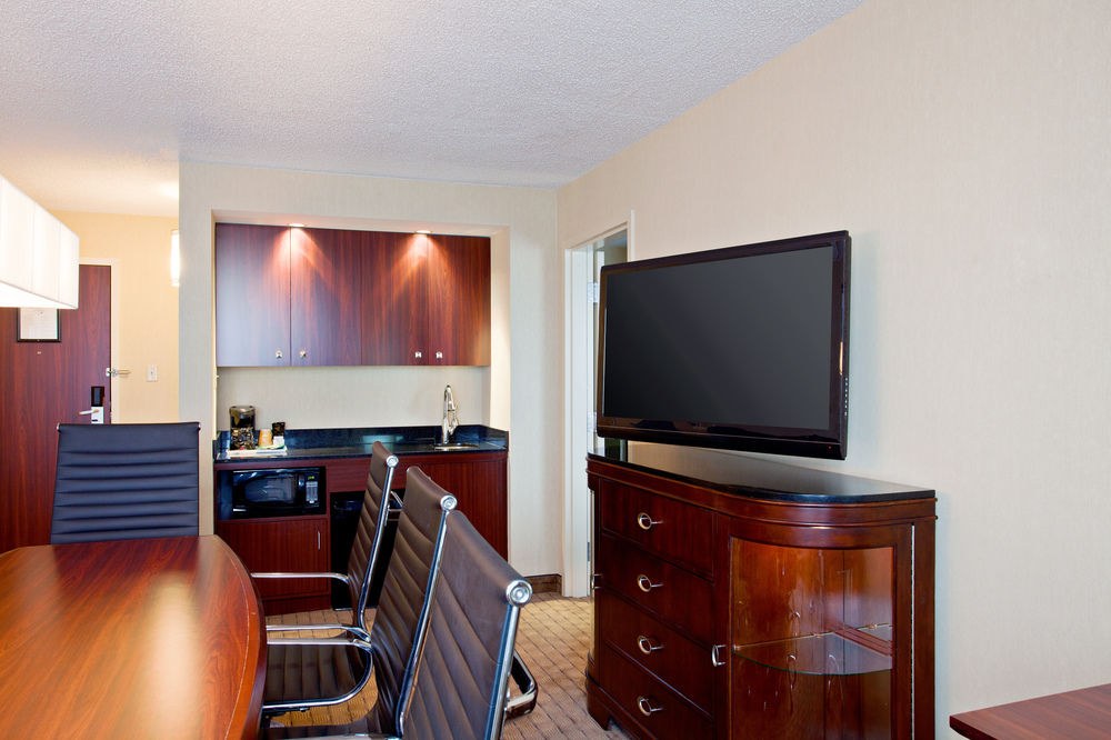 HOLIDAY INN & SUITES WINNIPEG-DOWNTOWN
