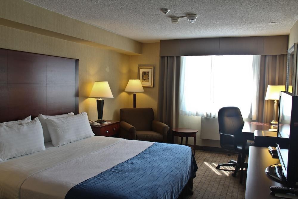HOLIDAY INN & SUITES WINNIPEG-DOWNTOWN photo 4