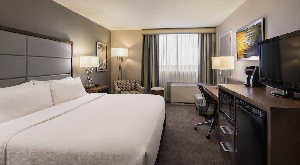HOLIDAY INN SOUTH photo 4