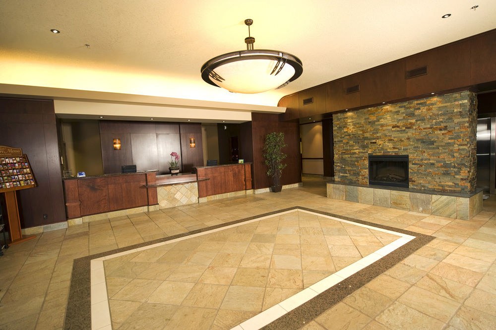 HOLIDAY INN HTL & SUITES WEST