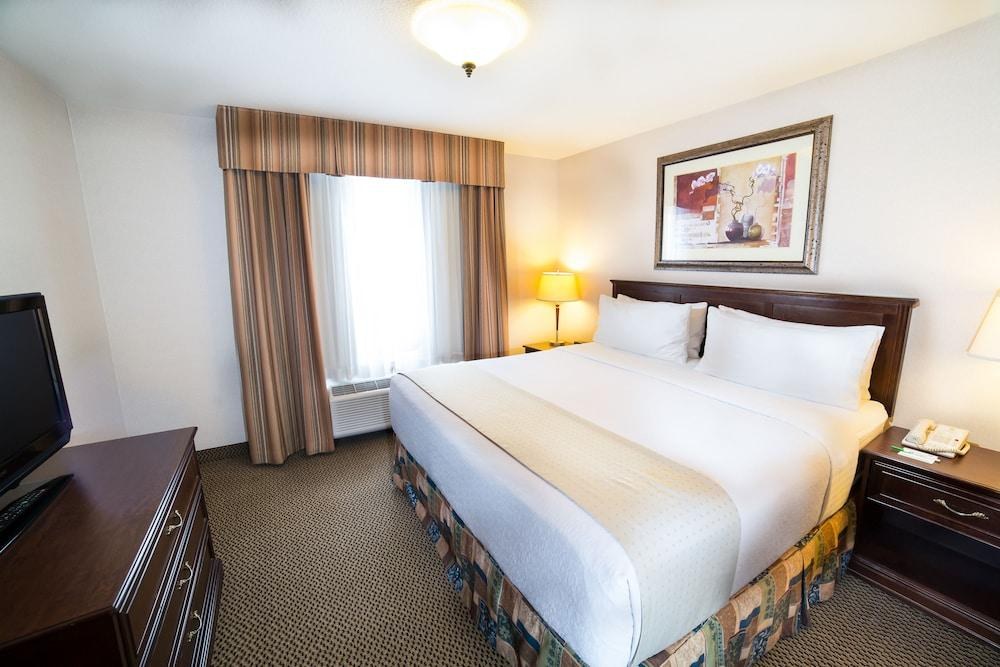 HOLIDAY INN HTL & SUITES WEST photo 4