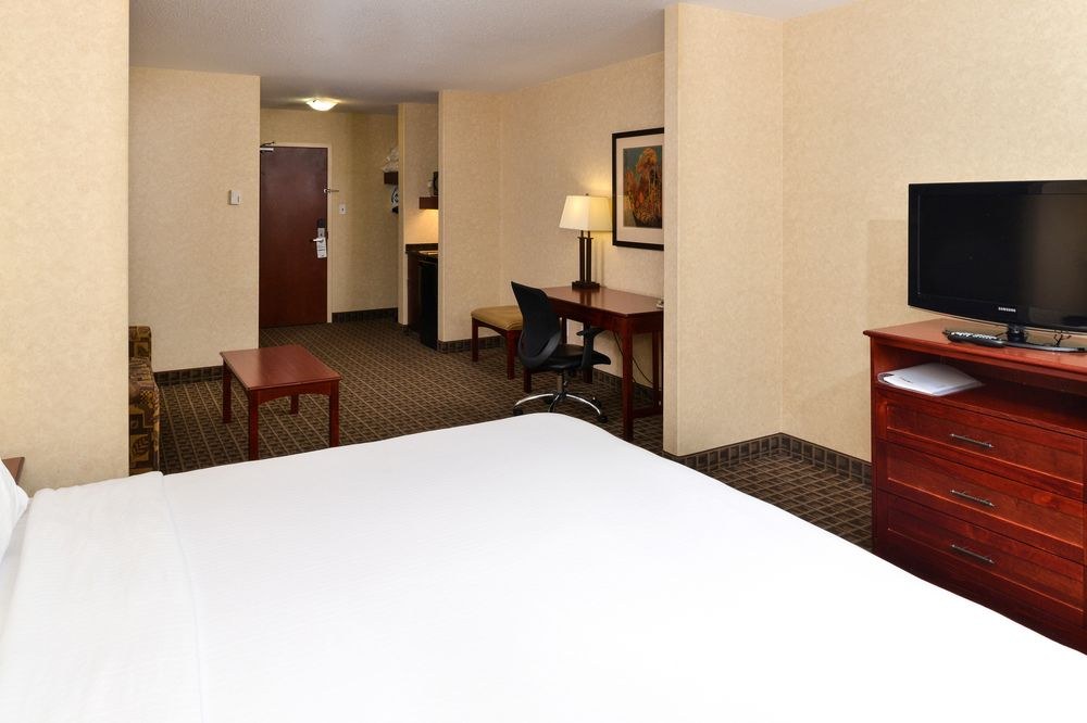 HOLIDAY INN EXPRESS & SUITES NORTH