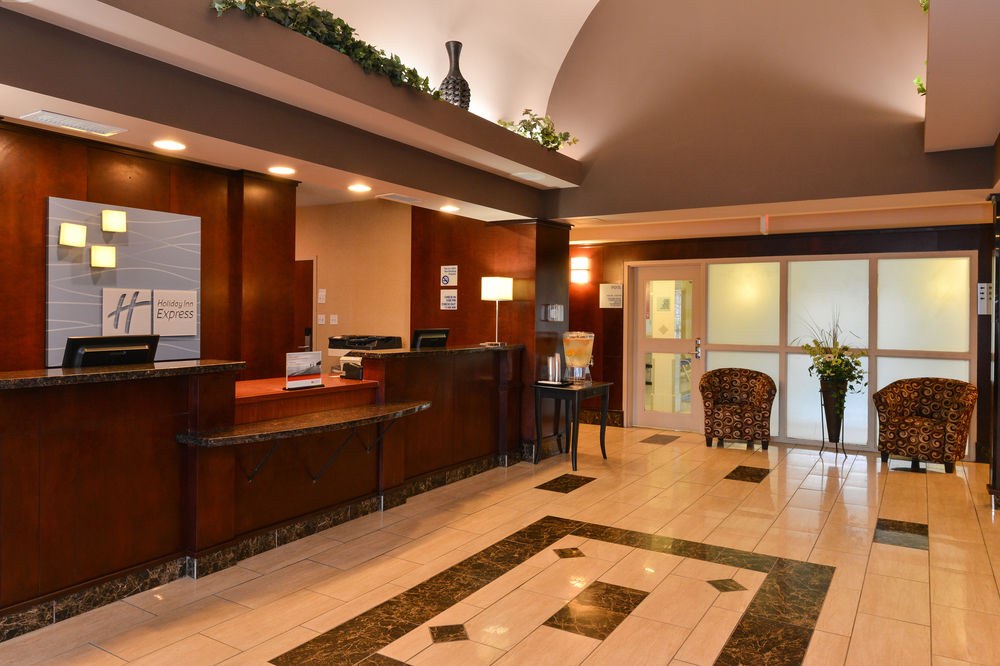 HOLIDAY INN EXPRESS & SUITES NORTH photo 1
