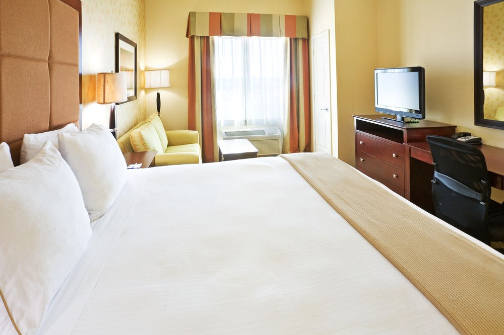 HOLIDAY INN EXPRESS & SUITES DALLAS EAST - FAIR PARK