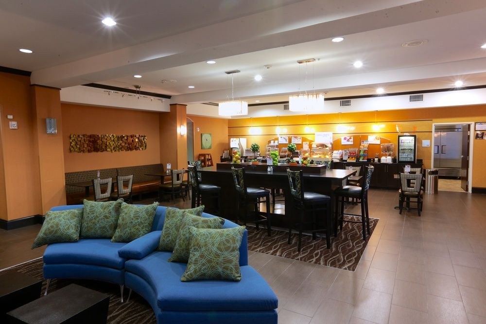 HOLIDAY INN EXPRESS & SUITES DALLAS W - I-30 COCKRELL HILL