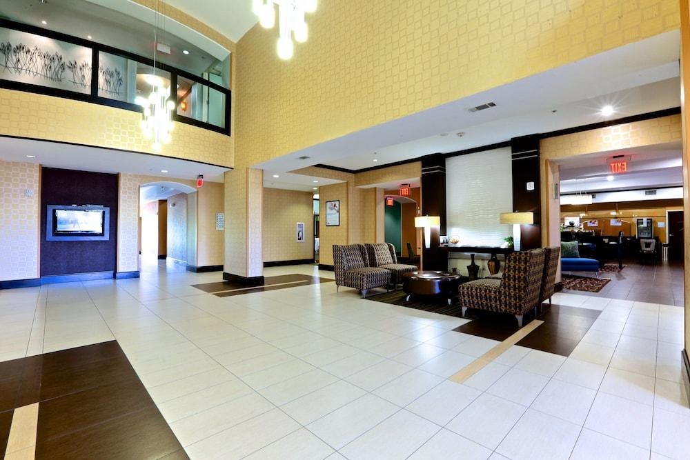 HOLIDAY INN EXPRESS & SUITES DALLAS W - I-30 COCKRELL HILL photo 3