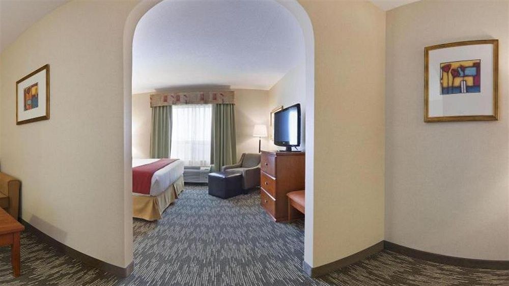 HOLIDAY INN EXPRESS & SUITES SOUTH