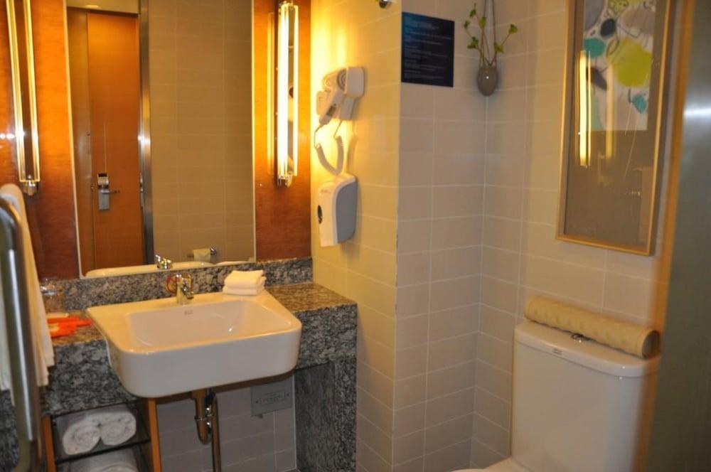 HOLIDAY INN EXPRESS BEIJING DONGZHIMEN photo 2