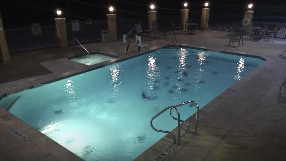 HOLIDAY INN EXPRESS & SUITES SAN ANTONIO NW NEAR SEAWORLD photo 4
