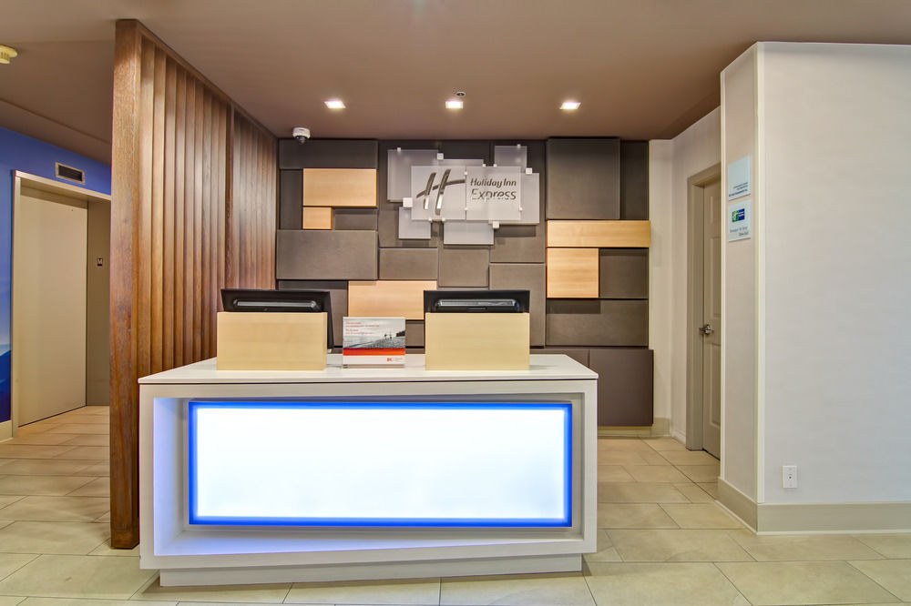 HOLIDAY INN EXPRESS photo 1
